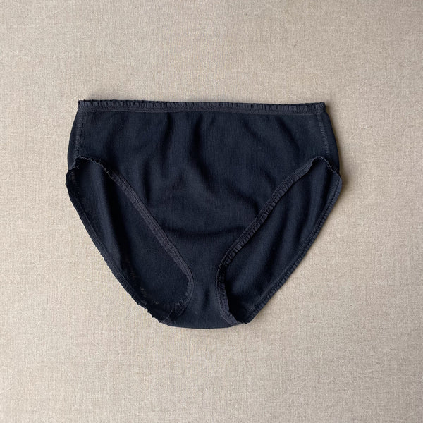 black undie in S