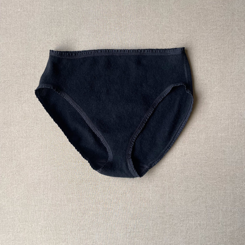 black undie in S