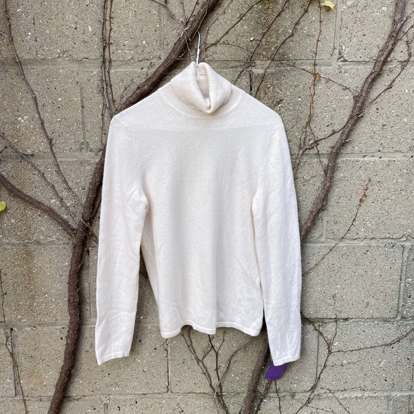 Lord & Taylor turtleneck cashmere in L